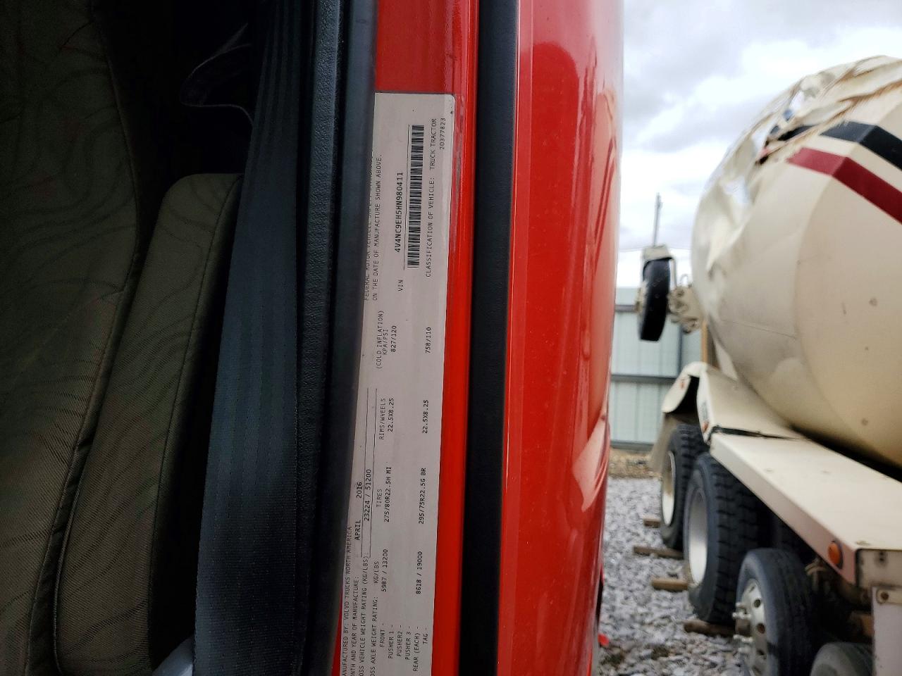 2017 VOLVO VNL