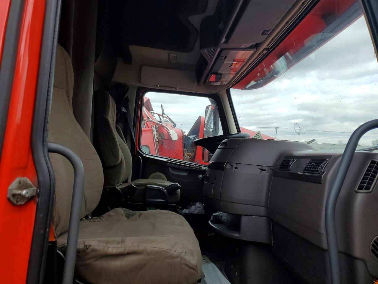 2017 VOLVO VNL