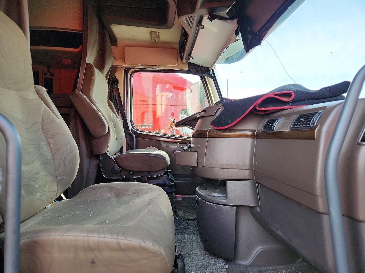 2016 VOLV VN