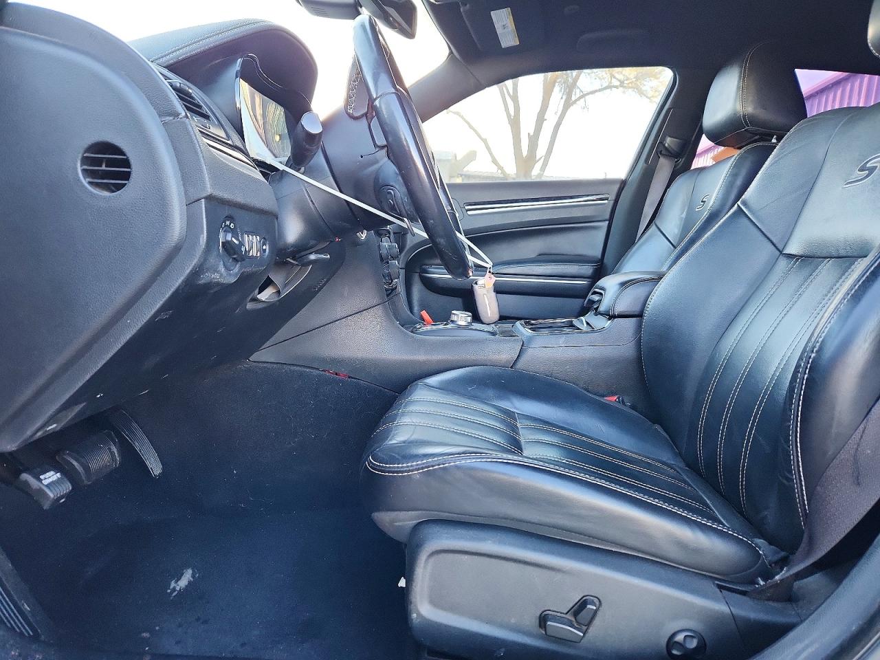 2019 CHRYSLER 300