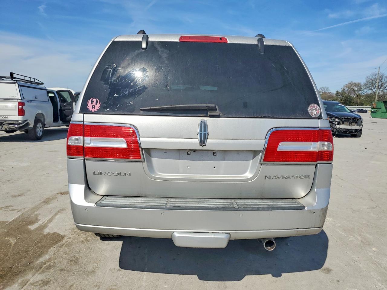 2013 LINCOLN TOWNHOUSE NAVIGATOR