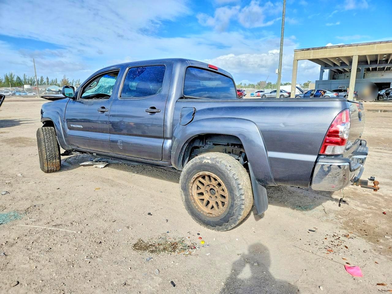 2011 TOYOTA TACOMA