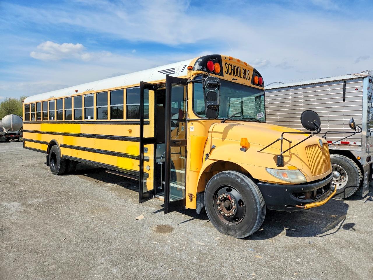 2010 IC CORPORATION CE SERIES