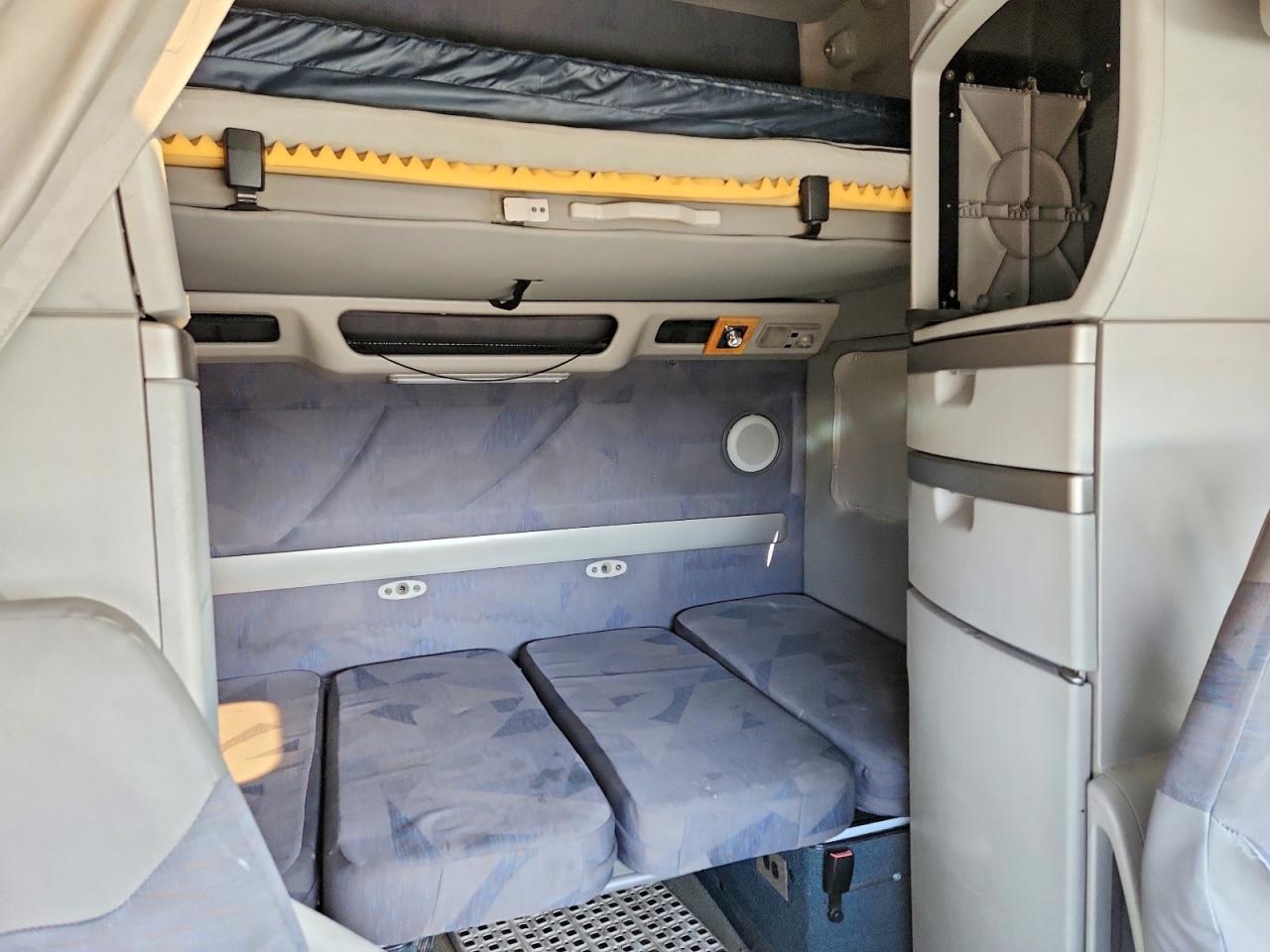 2003 VOLVO VN