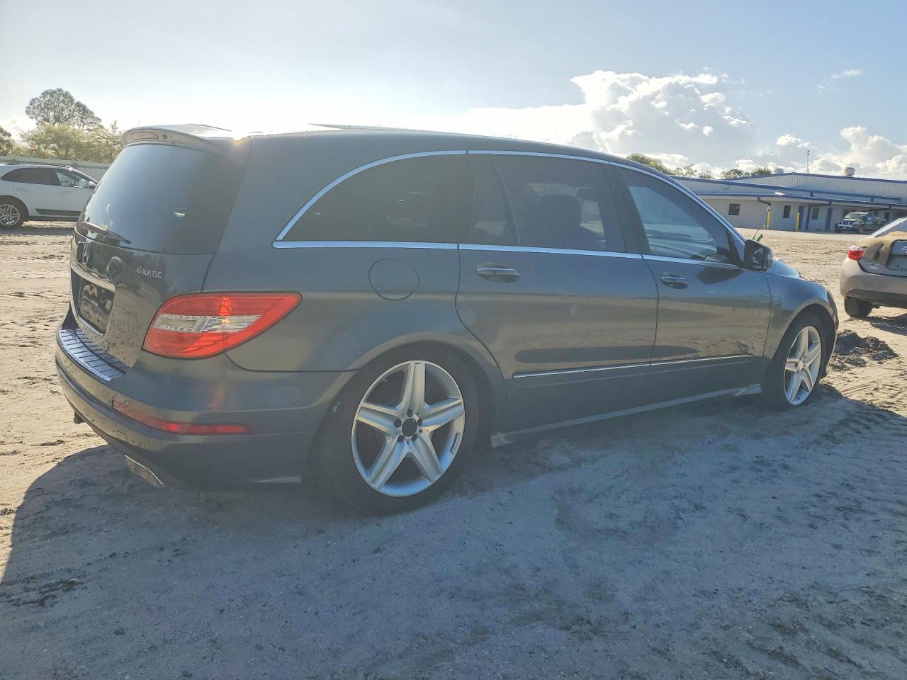 2011 MERCEDES-BENZ R-CLASS