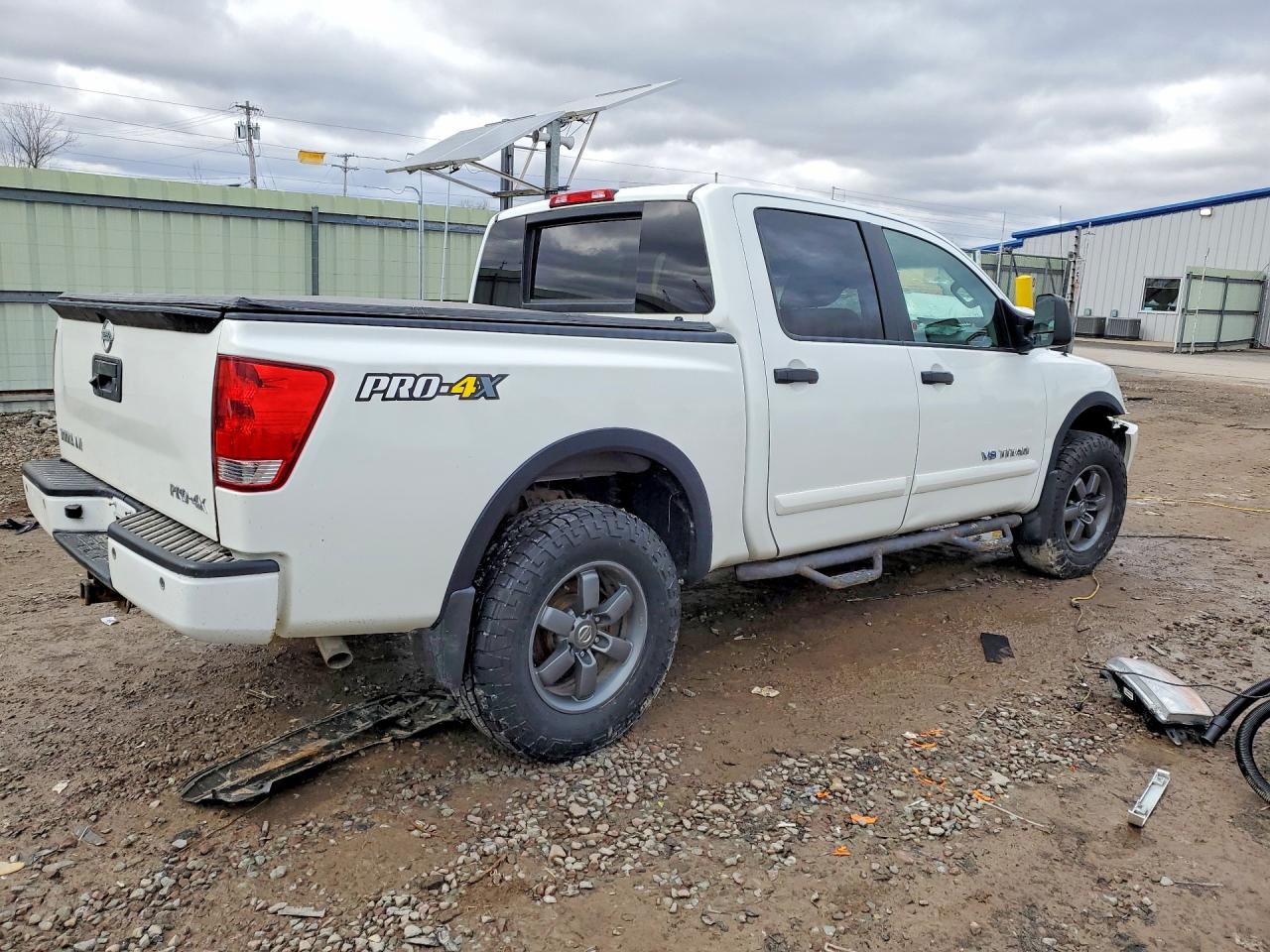 2013 NISSAN TITAN