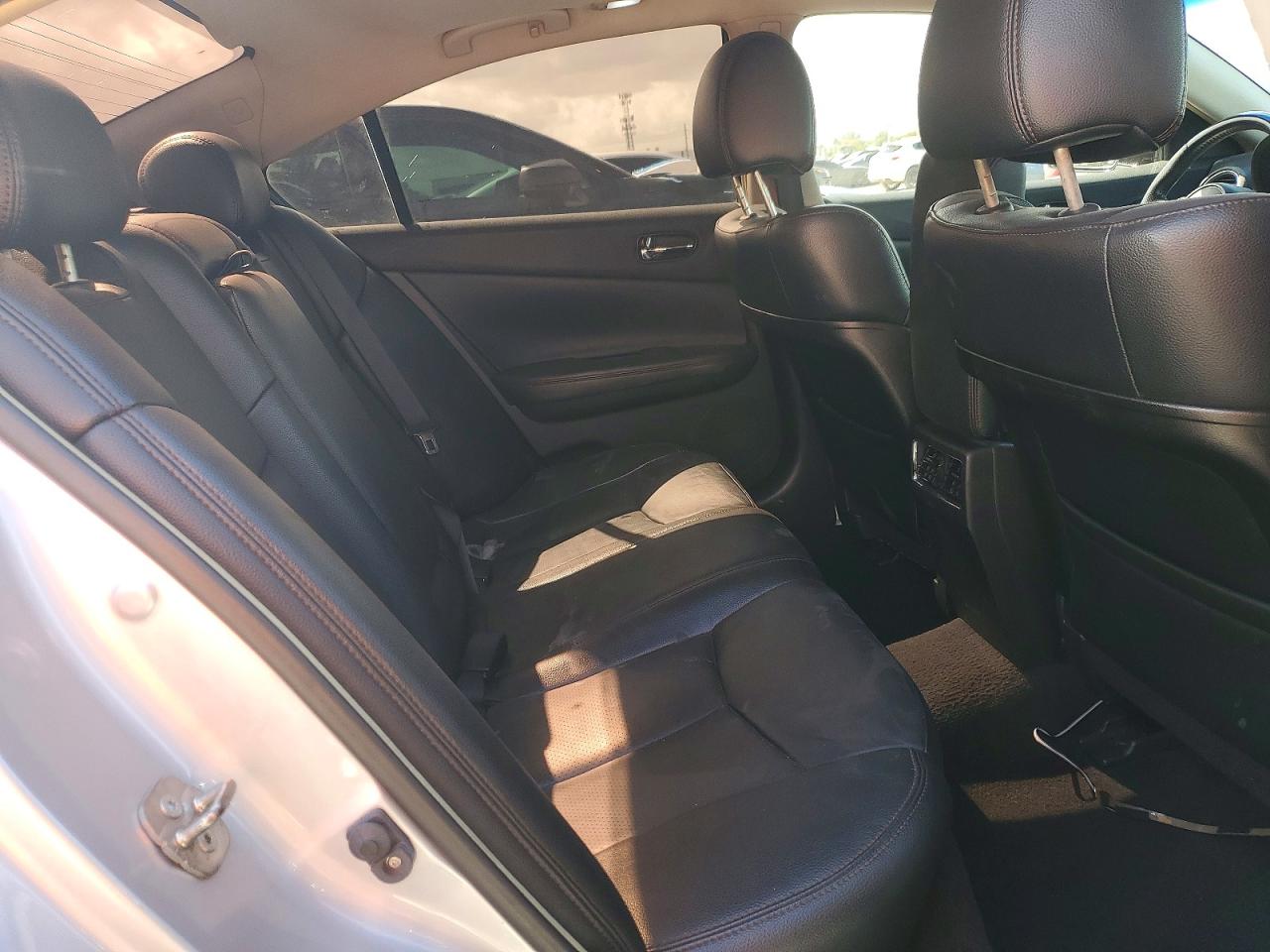 2011 NISSAN MAXIMA