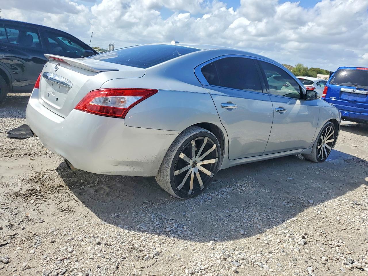 2011 NISSAN MAXIMA