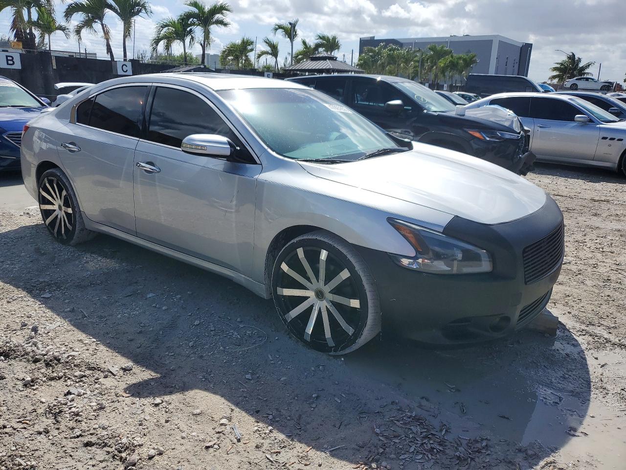 2011 NISSAN MAXIMA