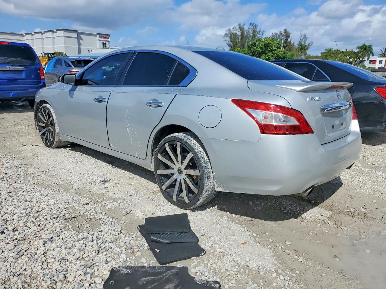 2011 NISSAN MAXIMA