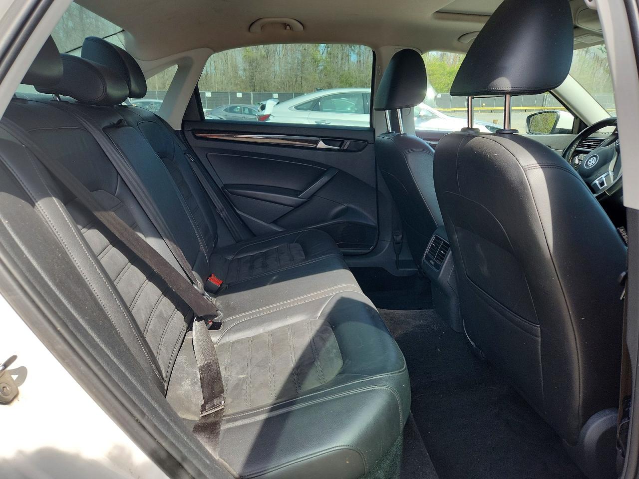 2015 VOLKSWAGEN PASSAT