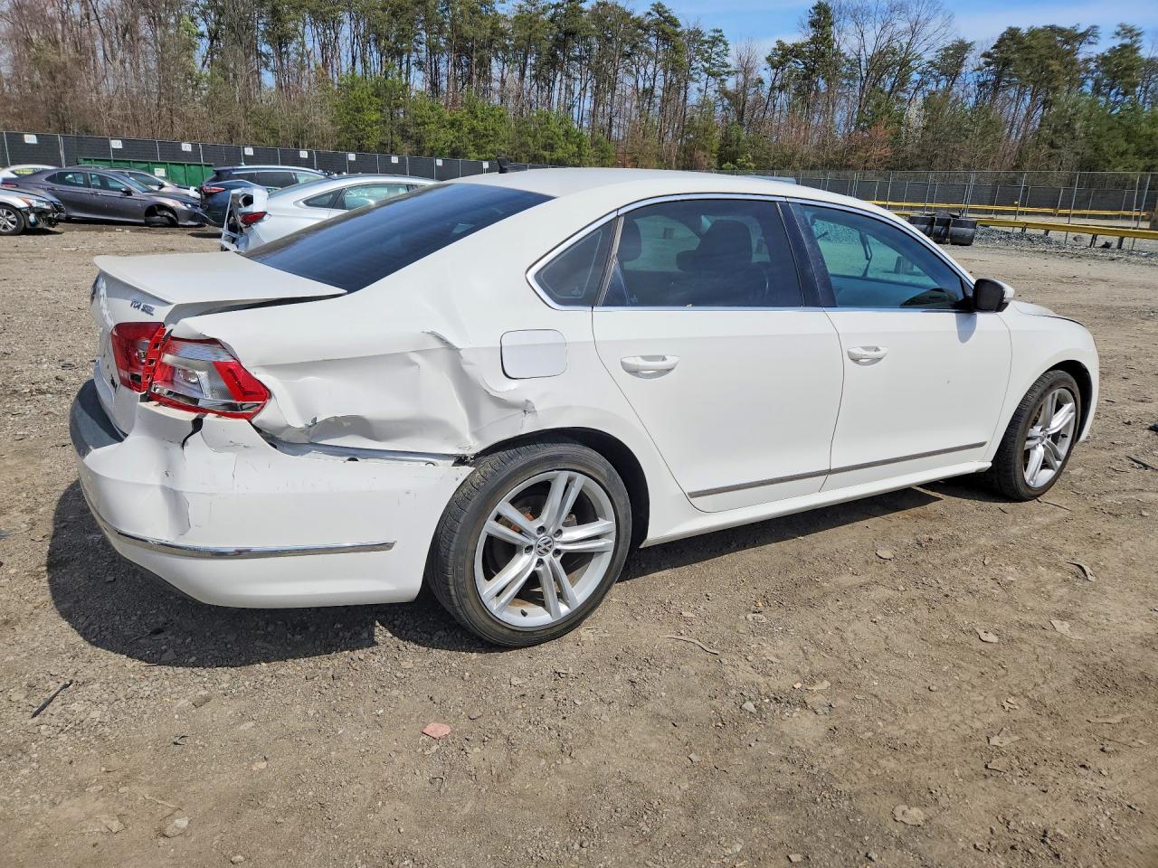 2015 VOLKSWAGEN PASSAT