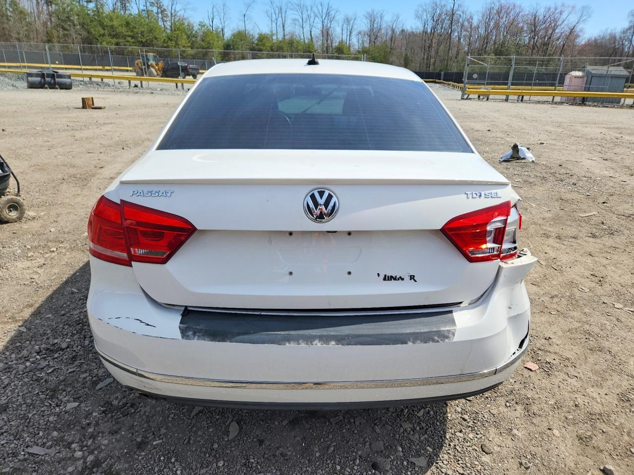 2015 VOLKSWAGEN PASSAT