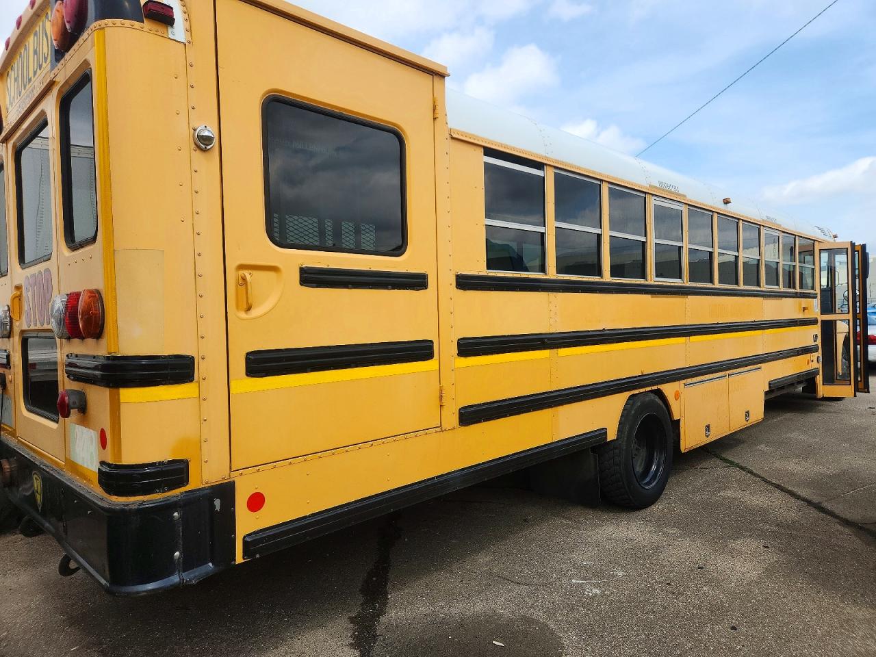 2011 IC CORPORATION CE SERIES