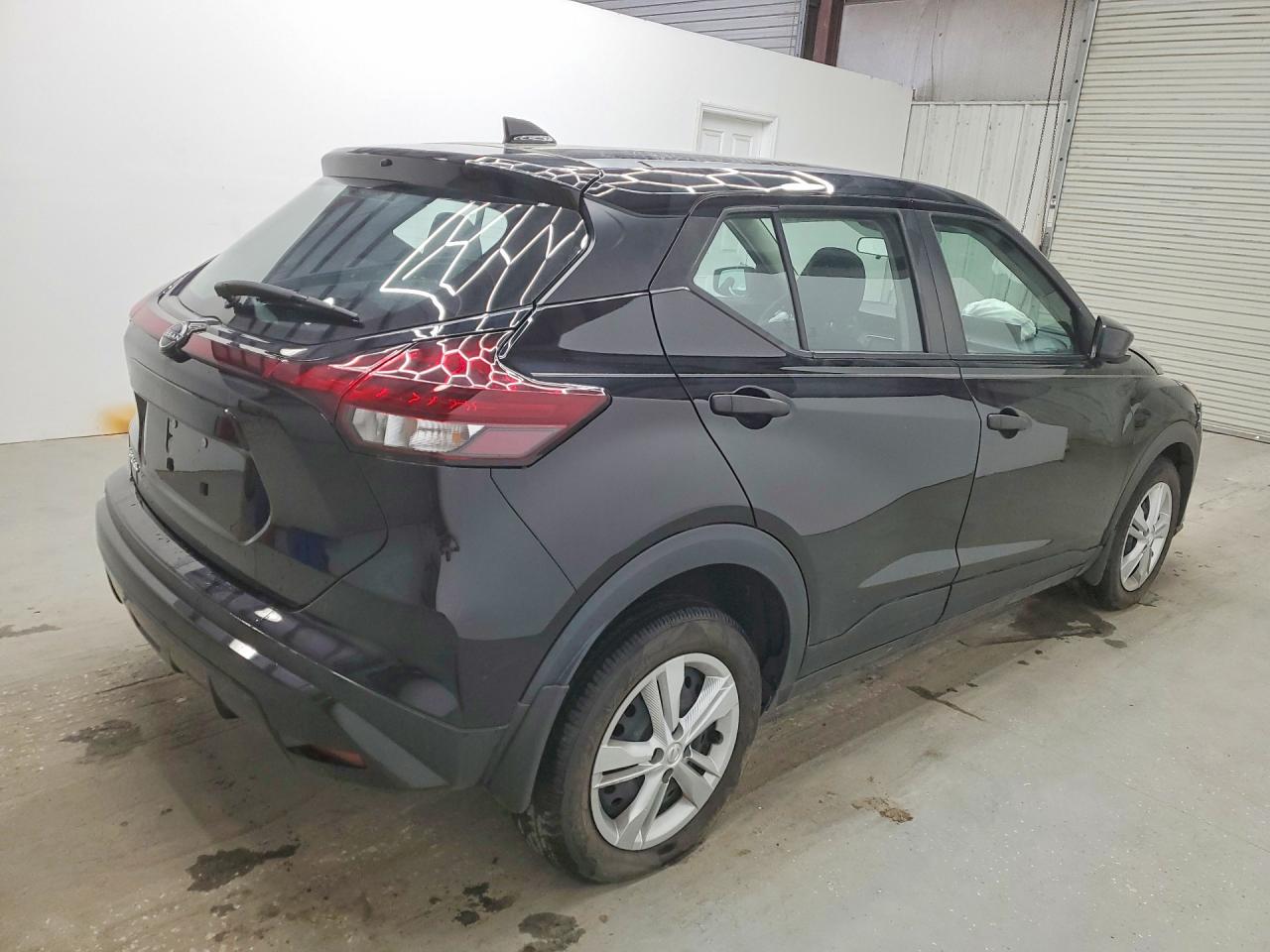 2024 NISSAN KICKS