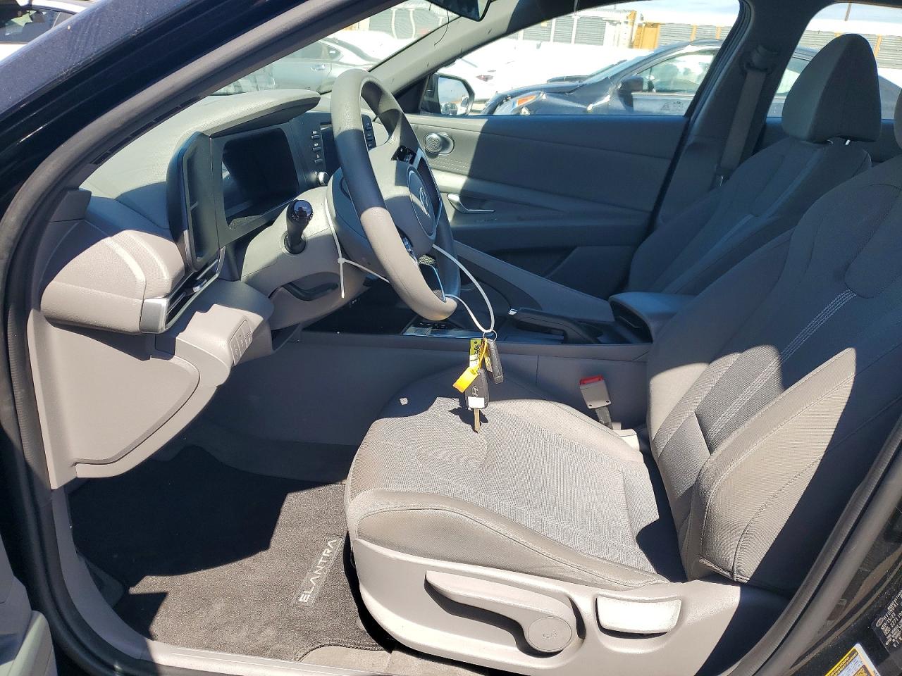 2024 HYUNDAI ELANTRA