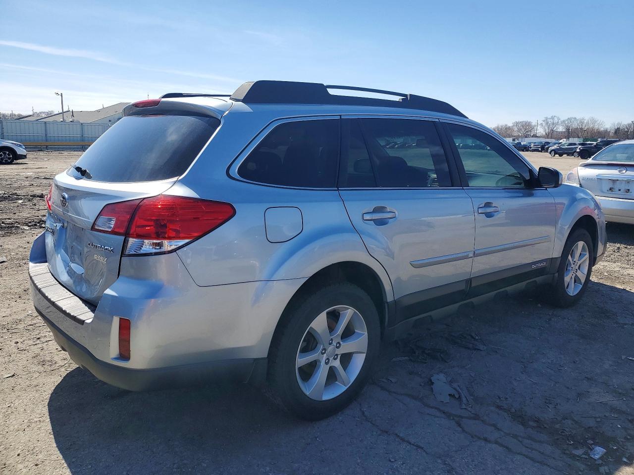 2013 SUBARU OUTBACK