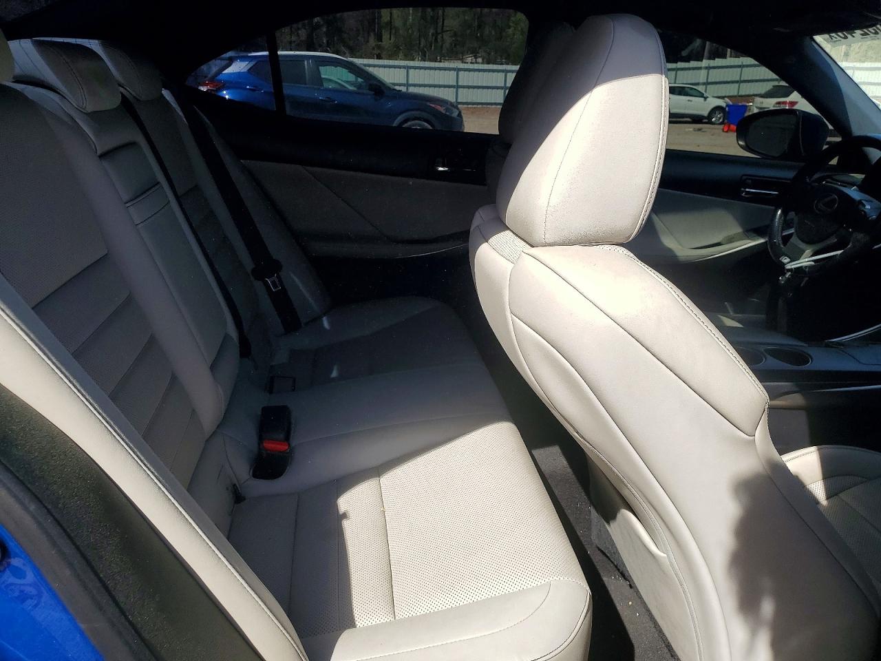 2016 LEXUS IS