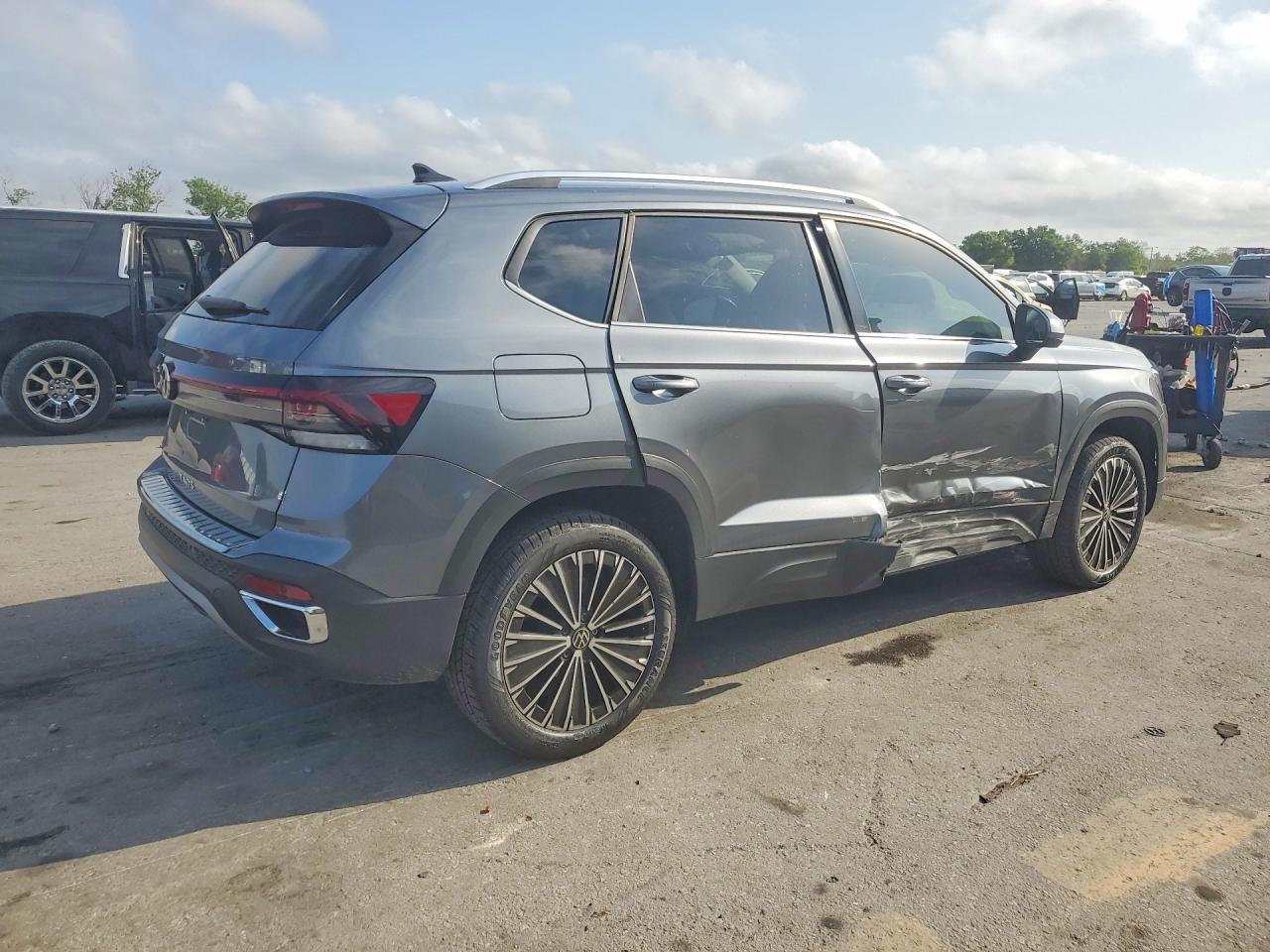 2025 VOLKSWAGEN TAOS