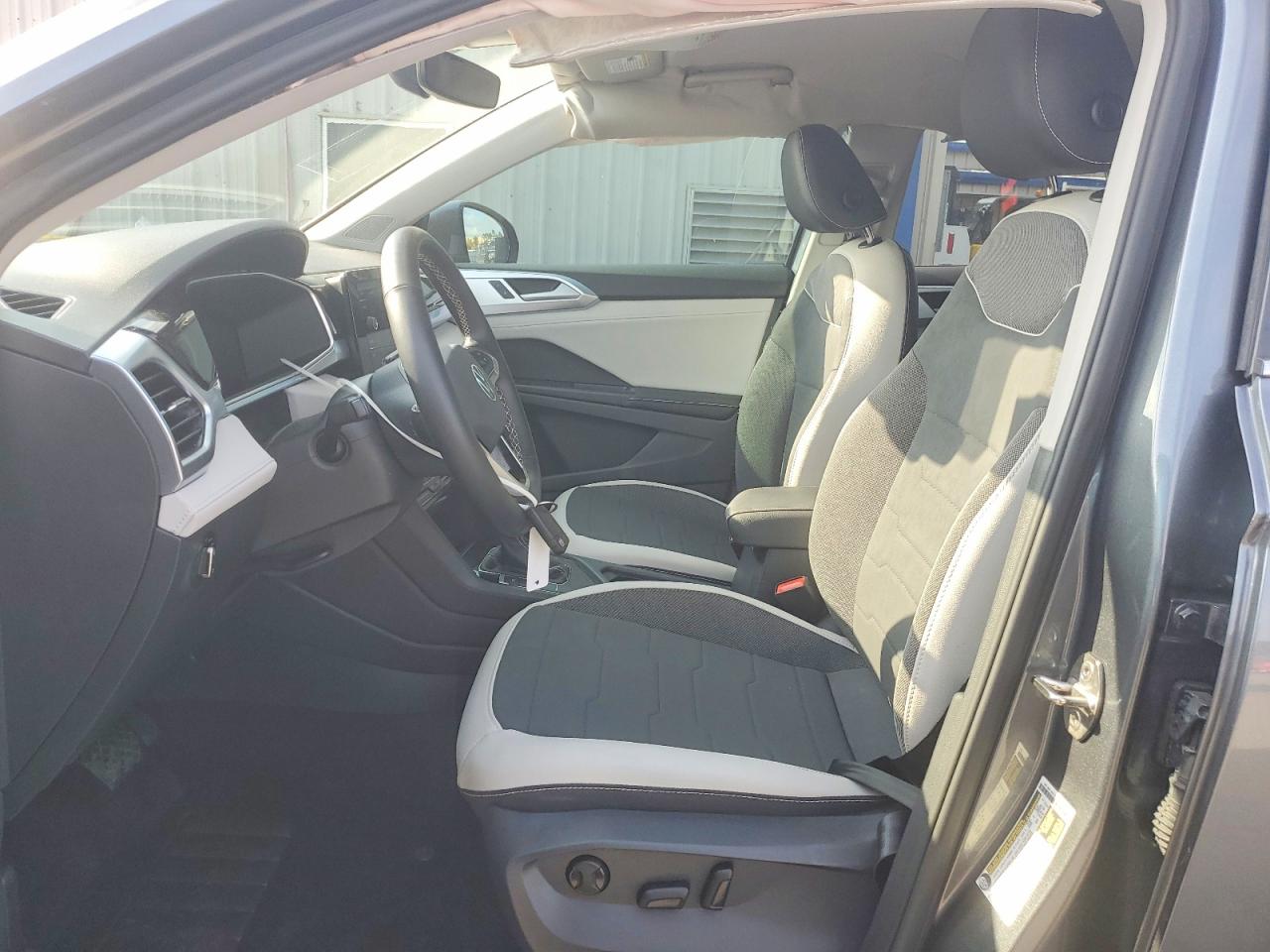 2025 VOLKSWAGEN TAOS