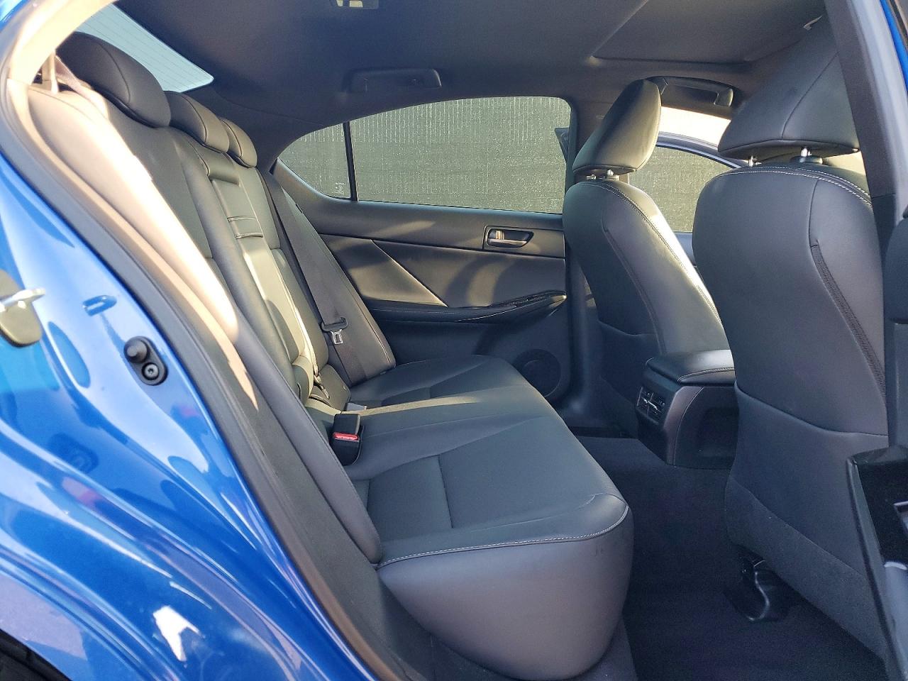 2021 LEXUS IS
