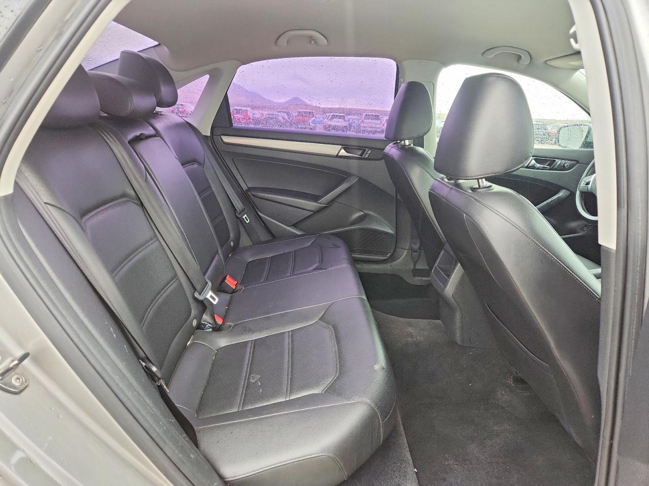2014 VOLKSWAGEN PASSAT