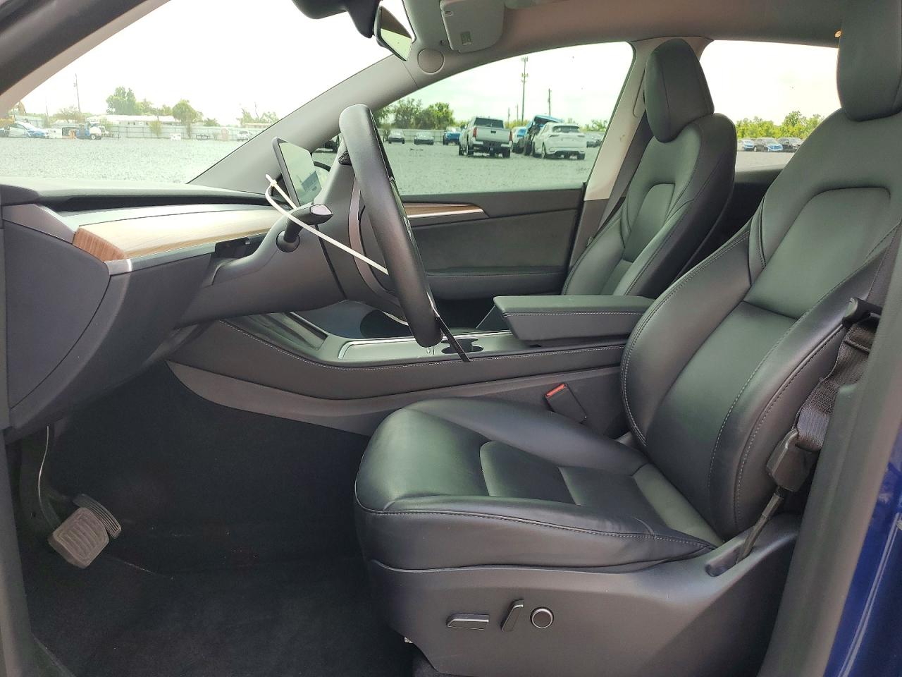 2025 TESLA MODEL Y