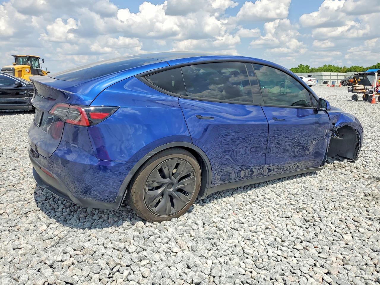 2025 TESLA MODEL Y