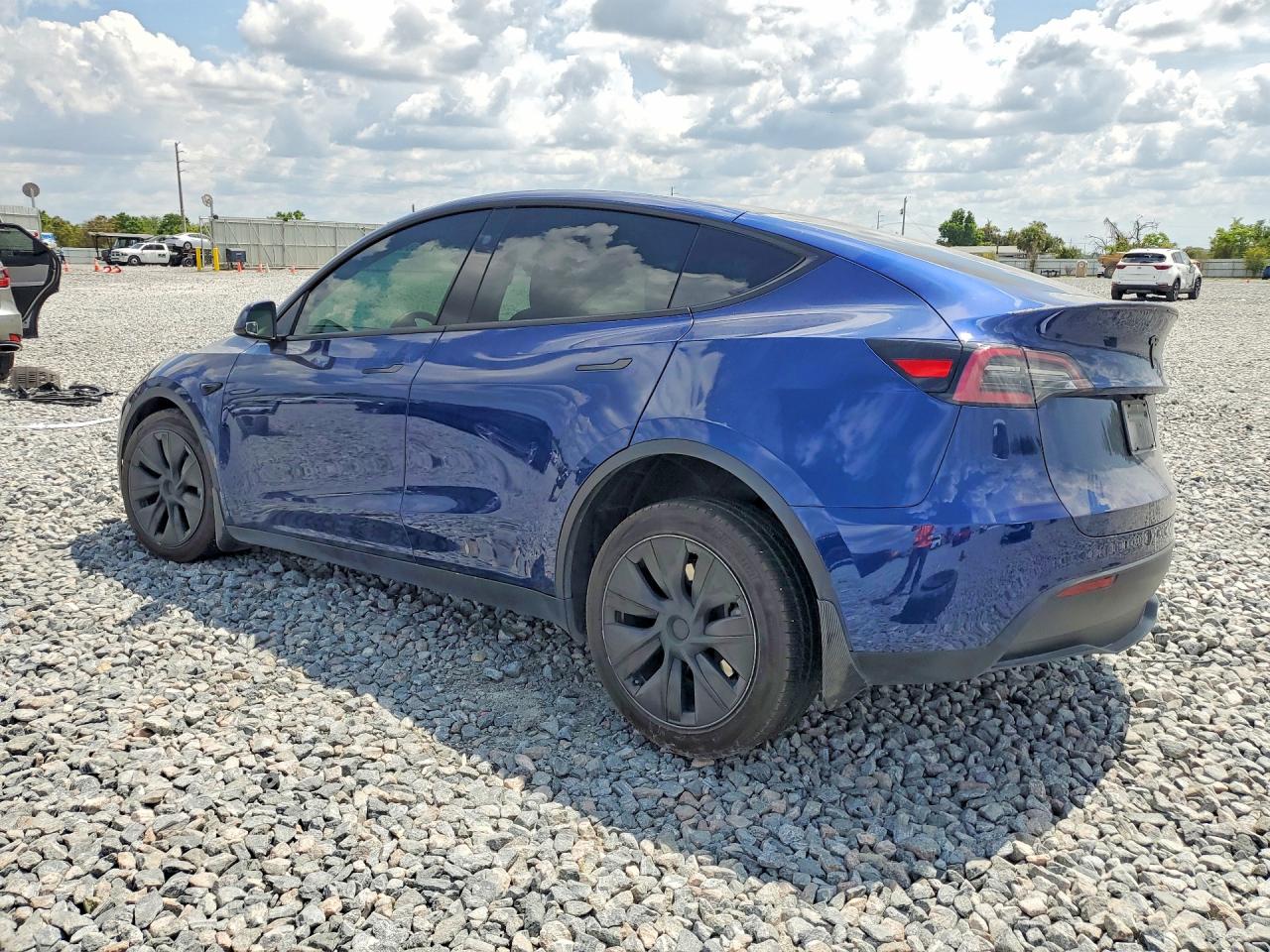 2025 TESLA MODEL Y