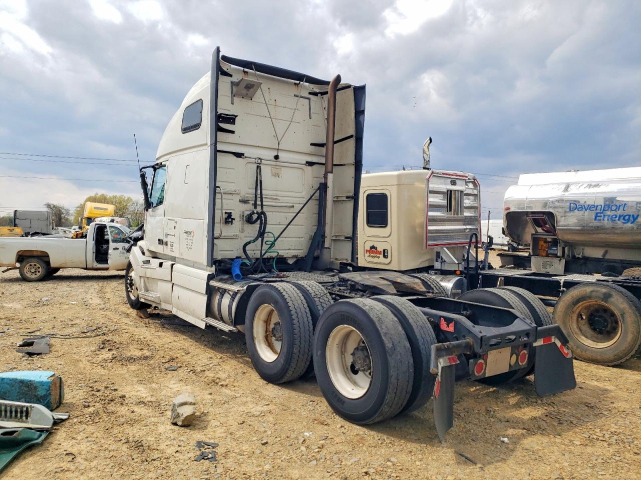 2012 VOLVO VN