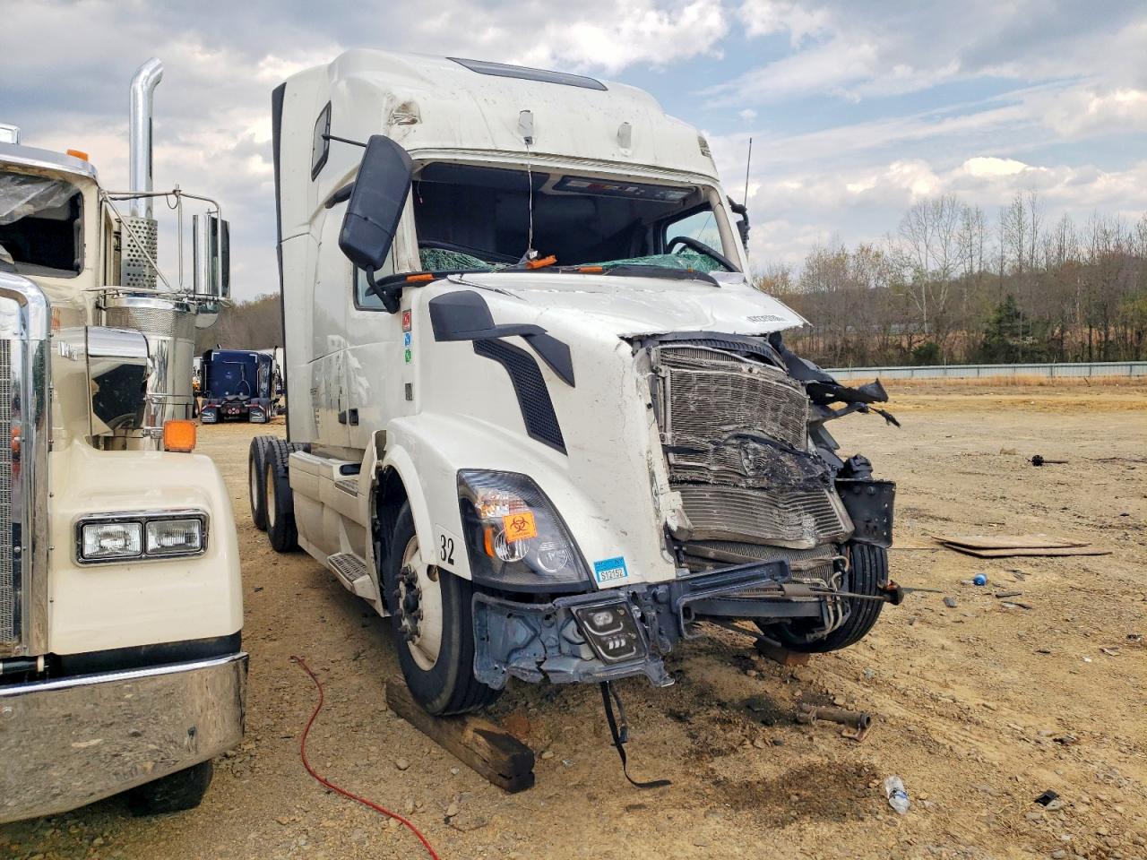2012 VOLVO VN