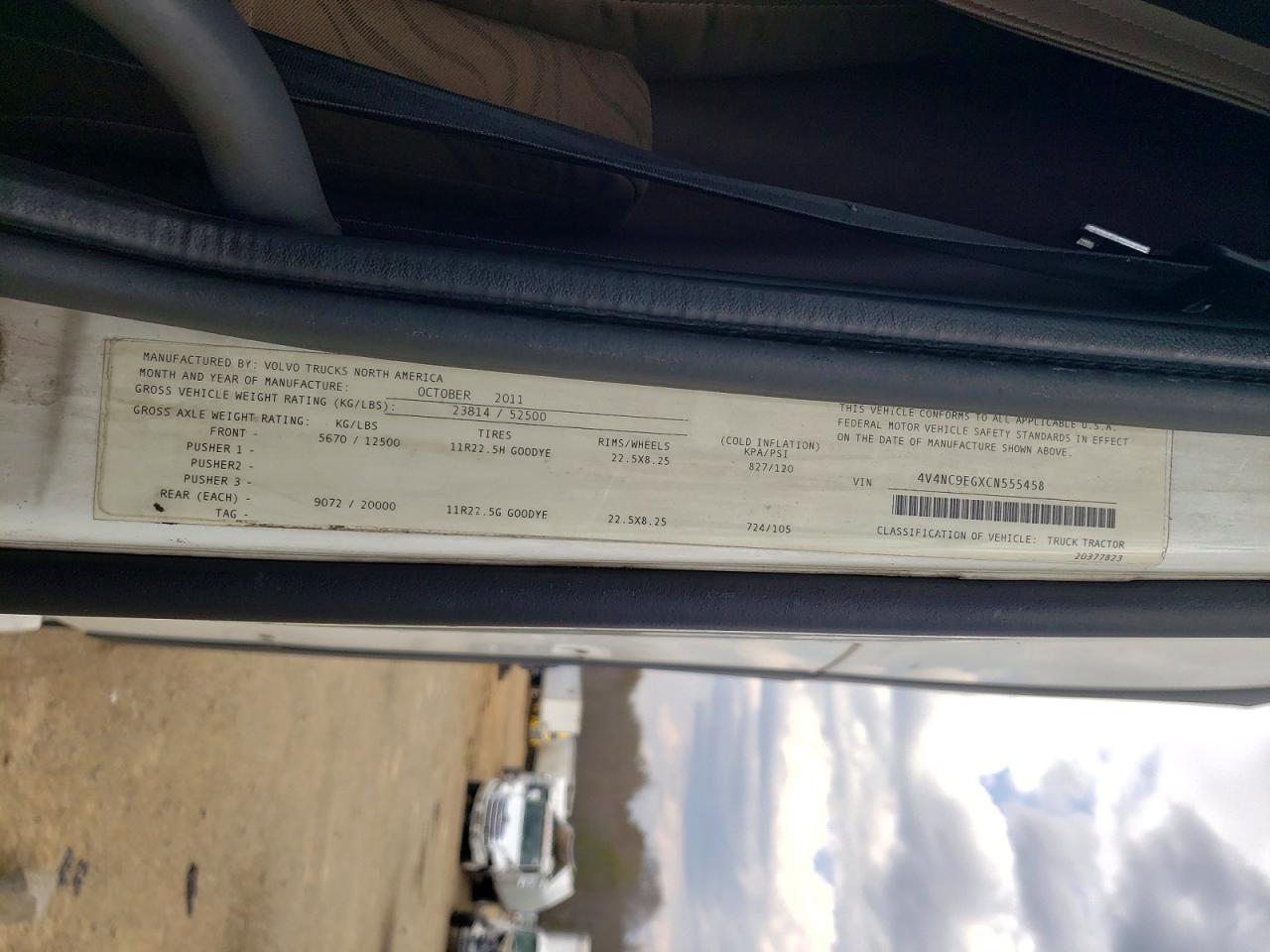 2012 VOLVO VN