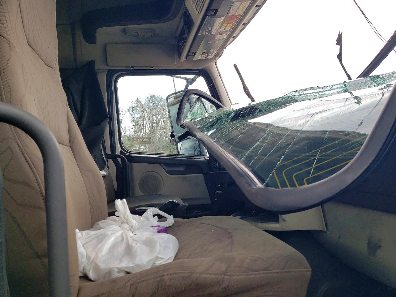 2012 VOLVO VN