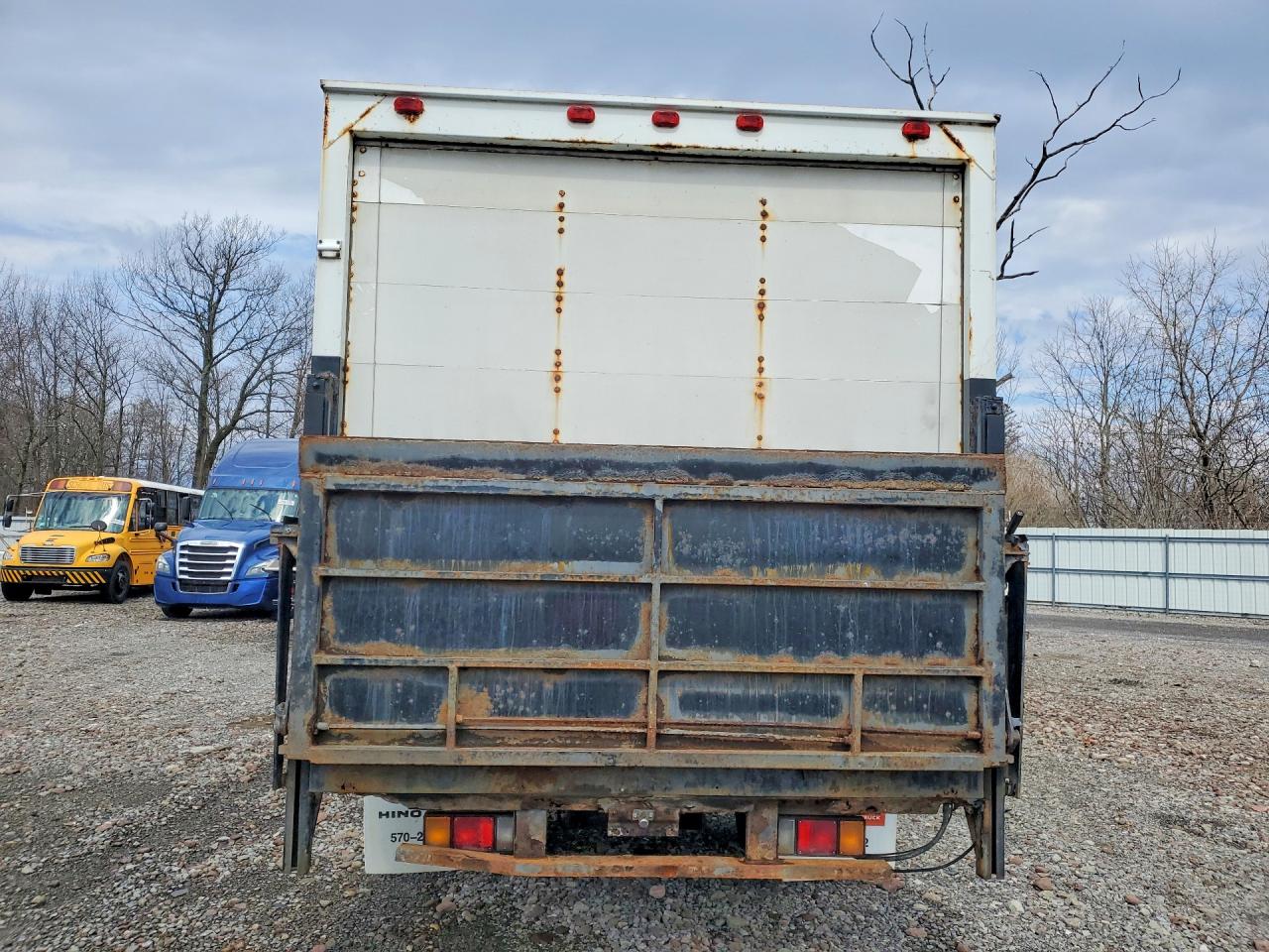 2009 ISUZU NPR