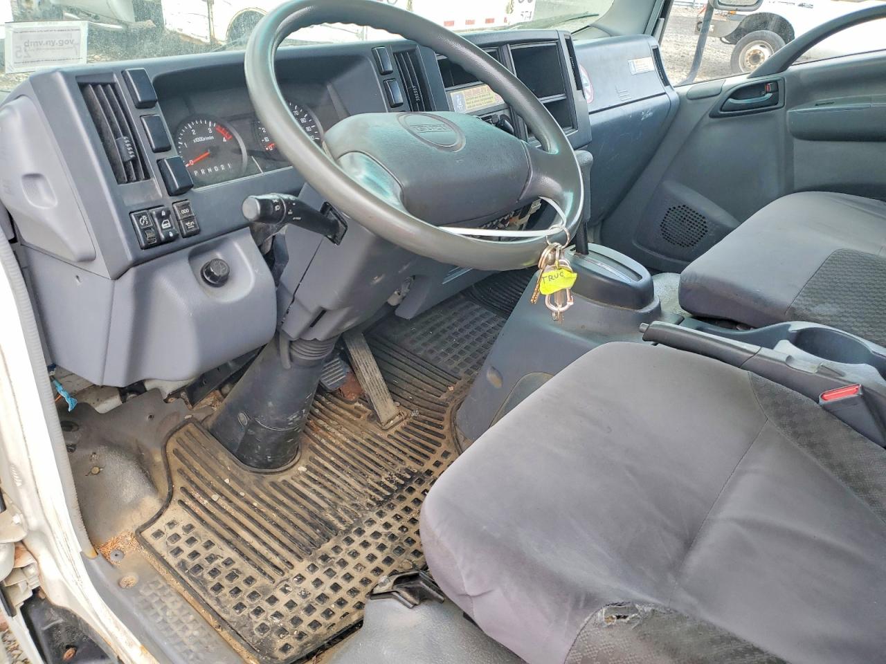 2009 ISUZU NPR
