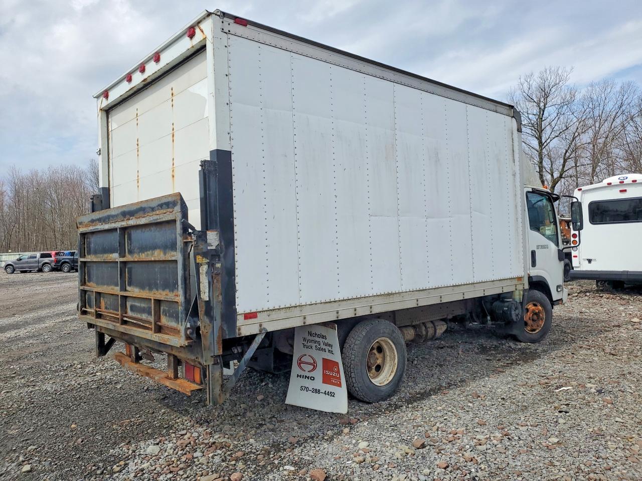 2009 ISUZU NPR