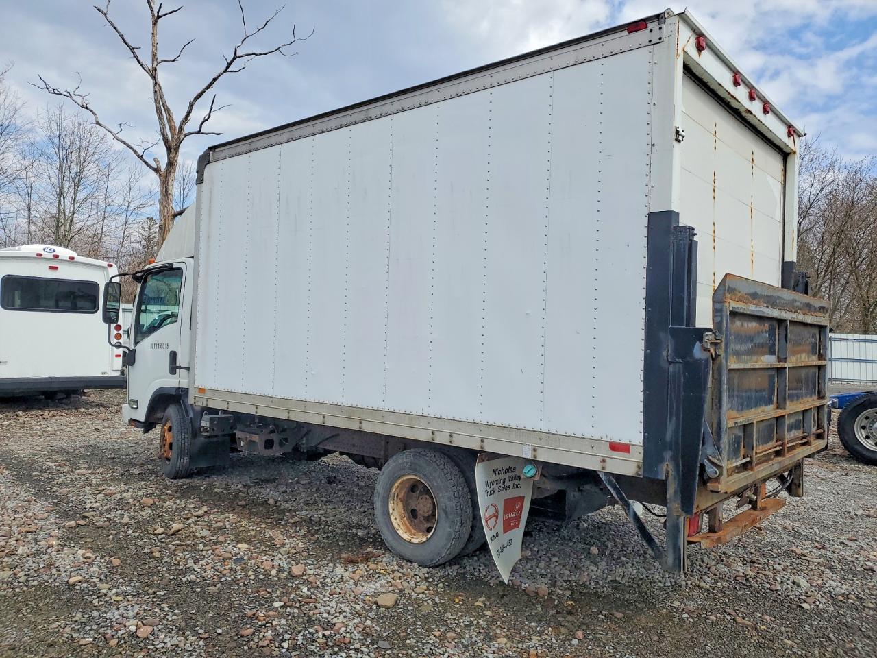 2009 ISUZU NPR