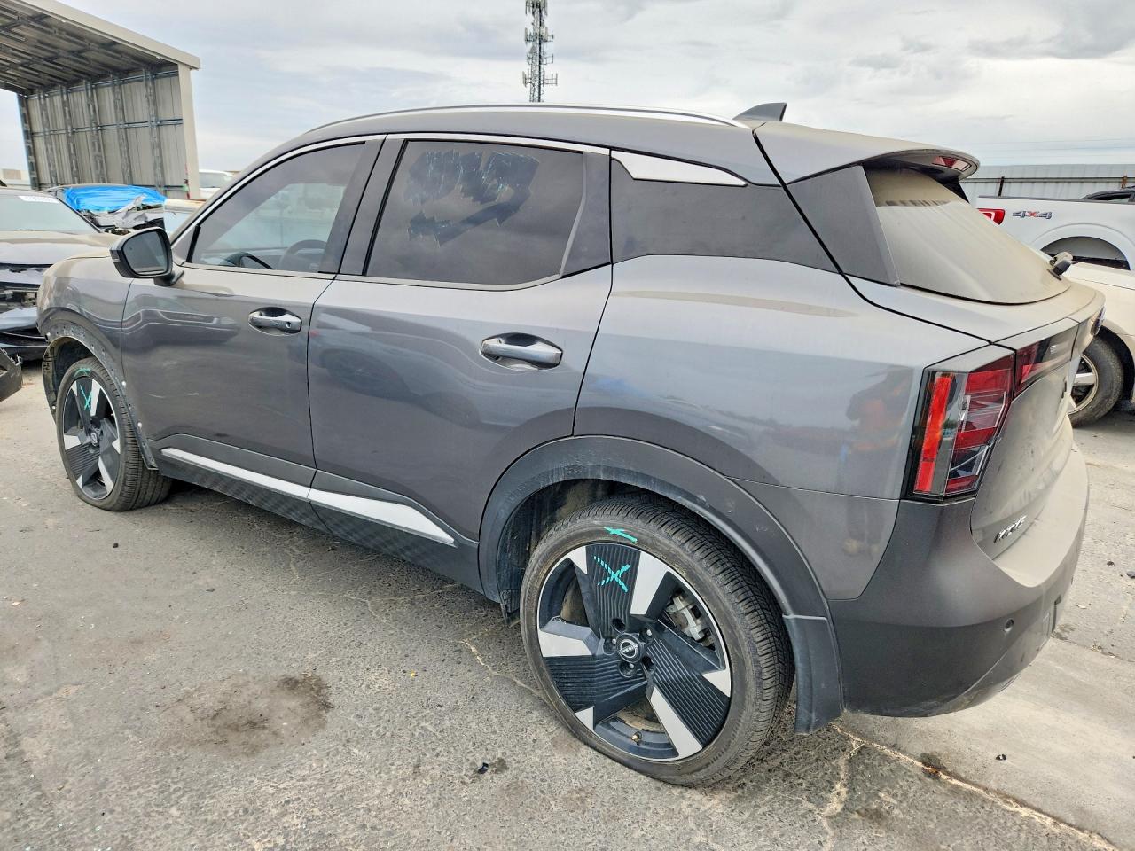 2025 NISSAN KICKS