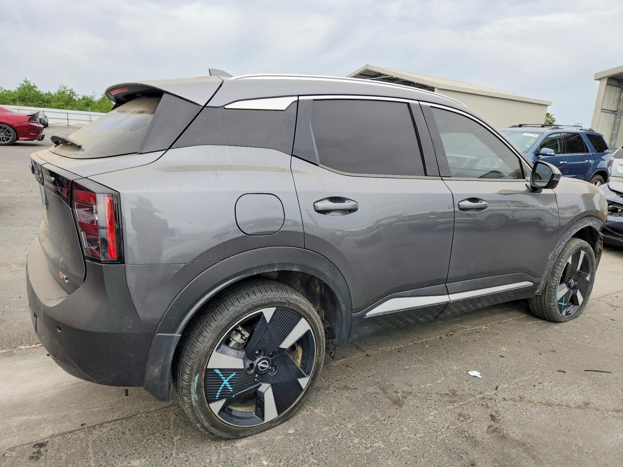 2025 NISSAN KICKS