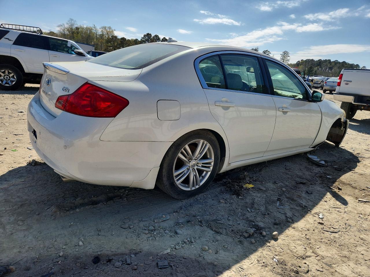 2013 INFINITI G37