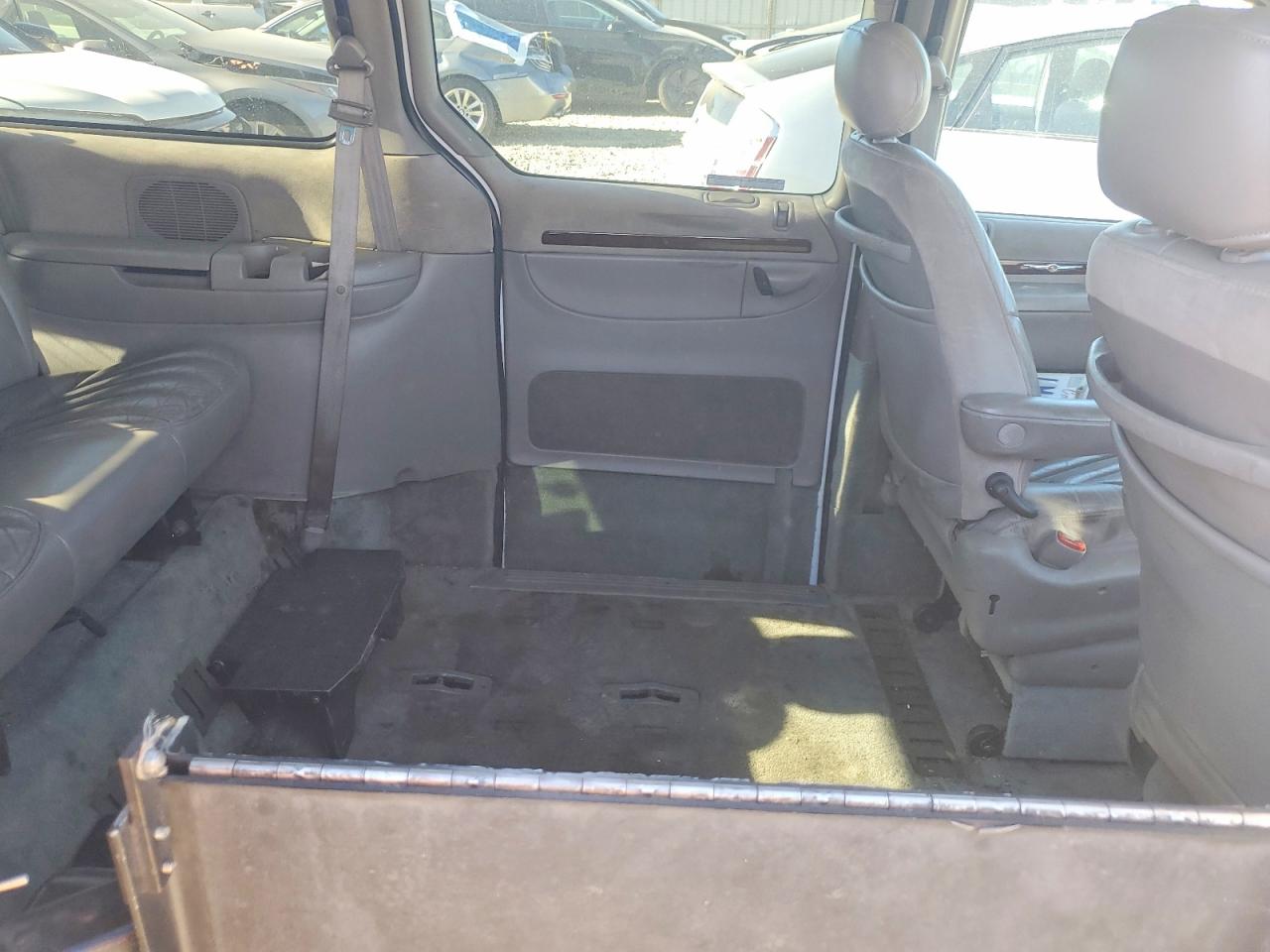 2000 CHRYSLER MINIVAN
