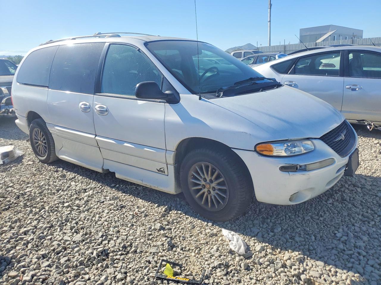 2000 CHRYSLER MINIVAN
