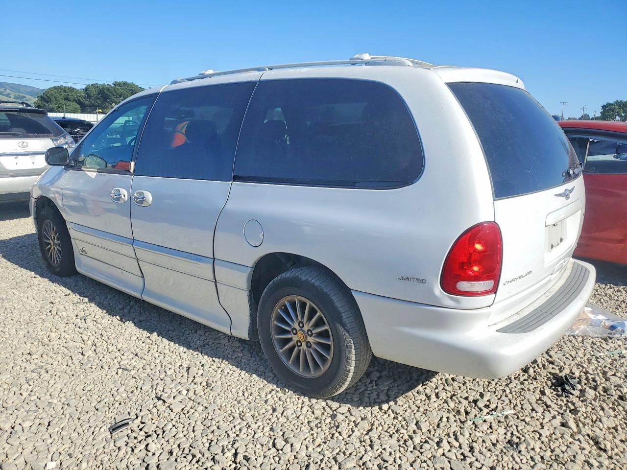 2000 CHRYSLER MINIVAN