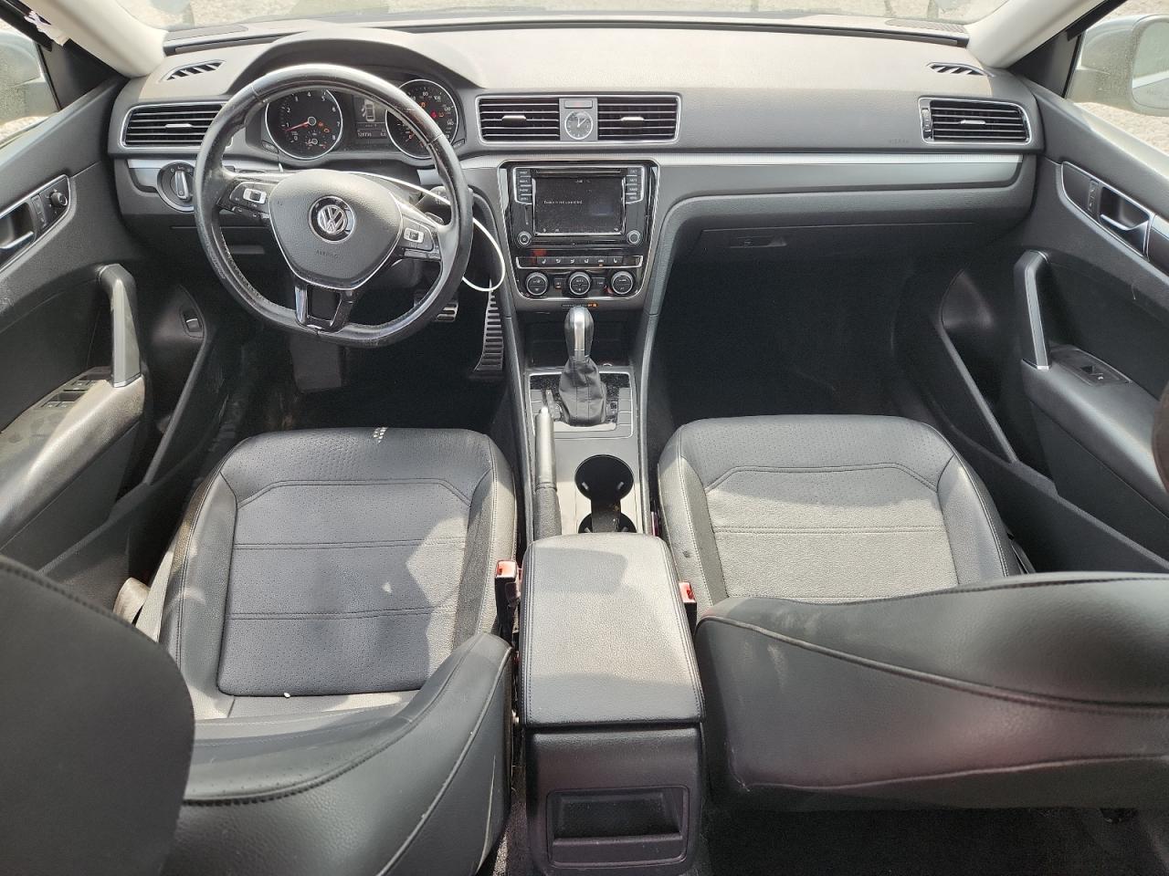 2017 VOLKSWAGEN PASSAT