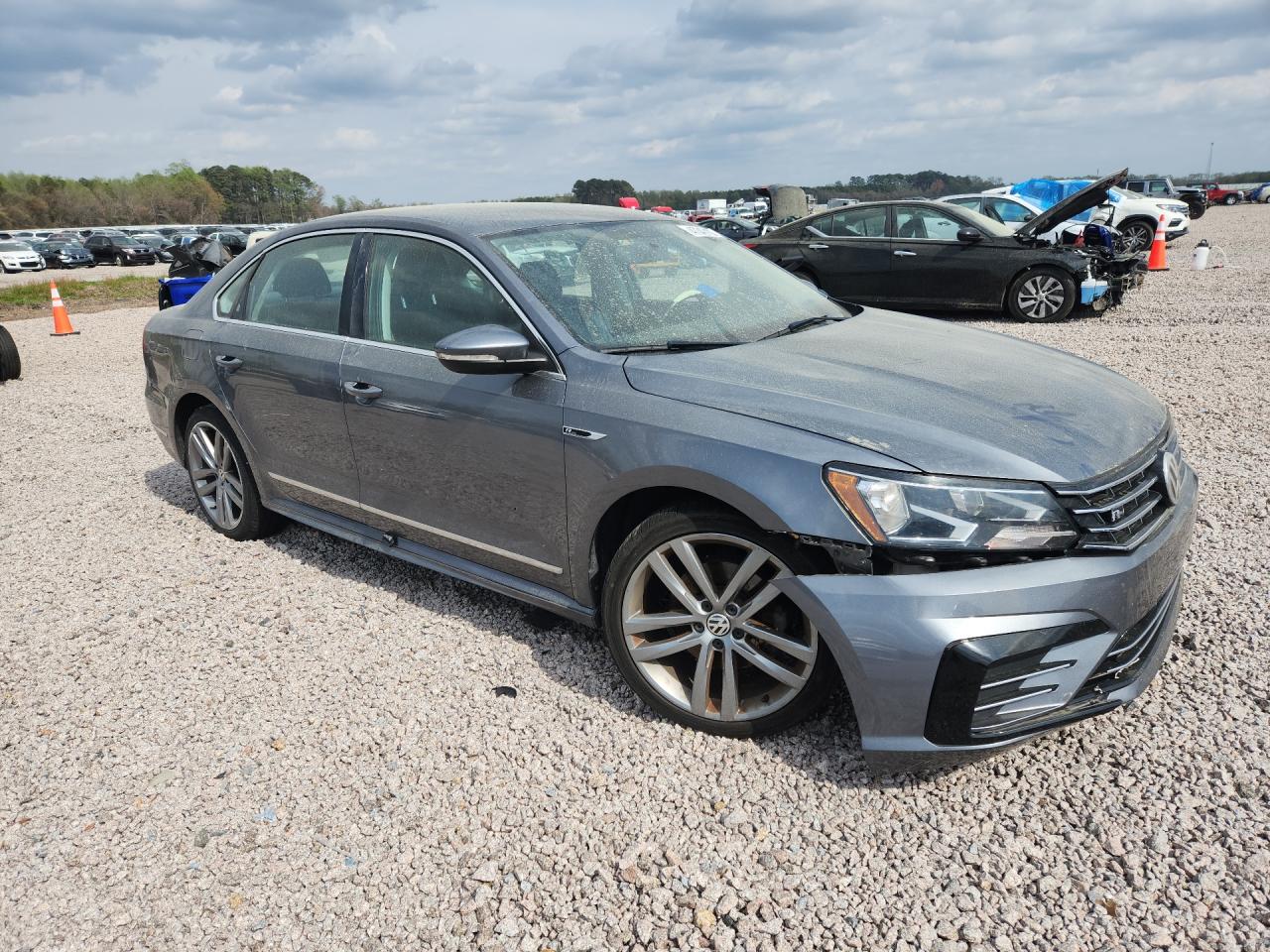 2017 VOLKSWAGEN PASSAT