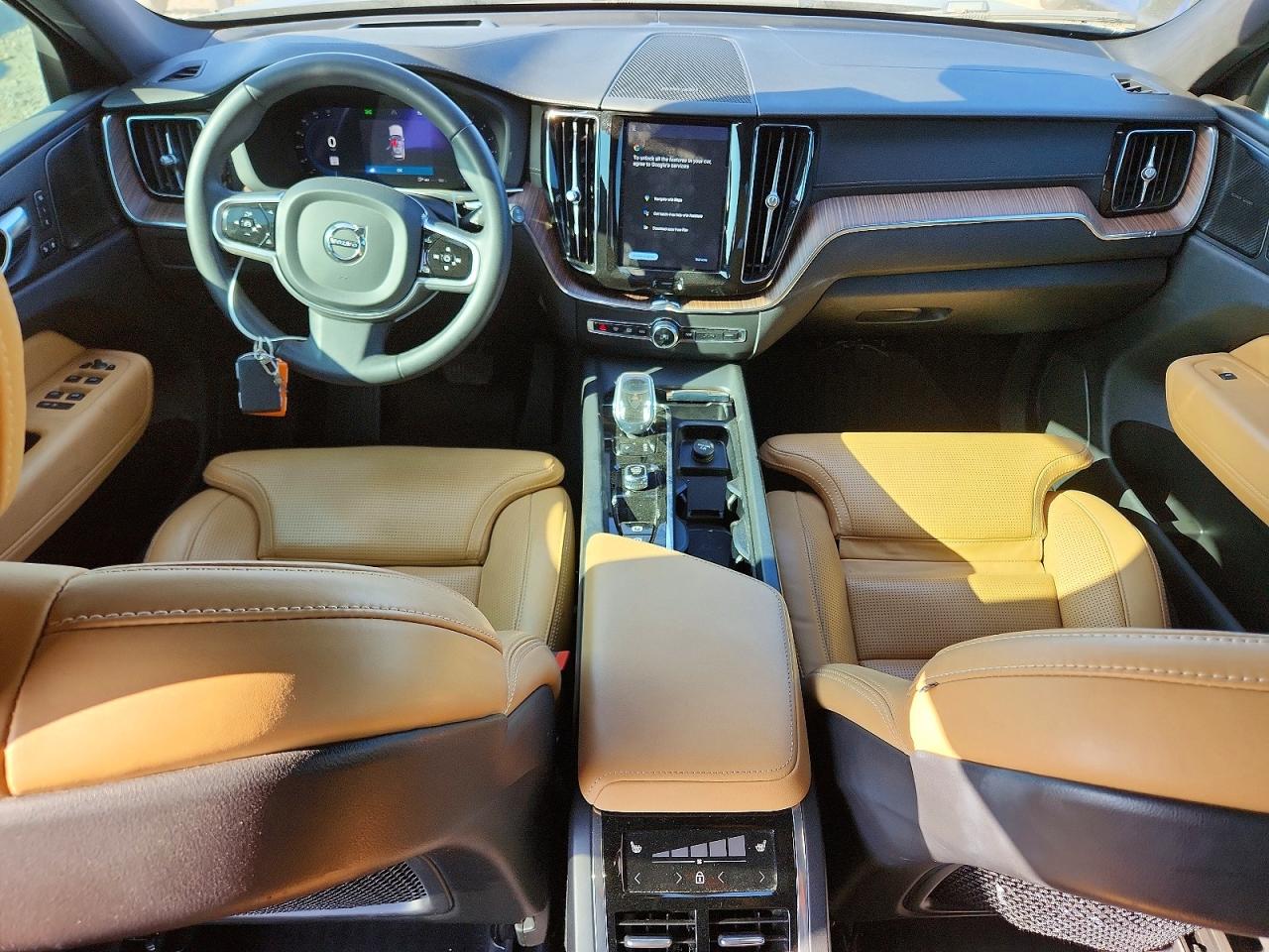 2023 VOLVO XC60
