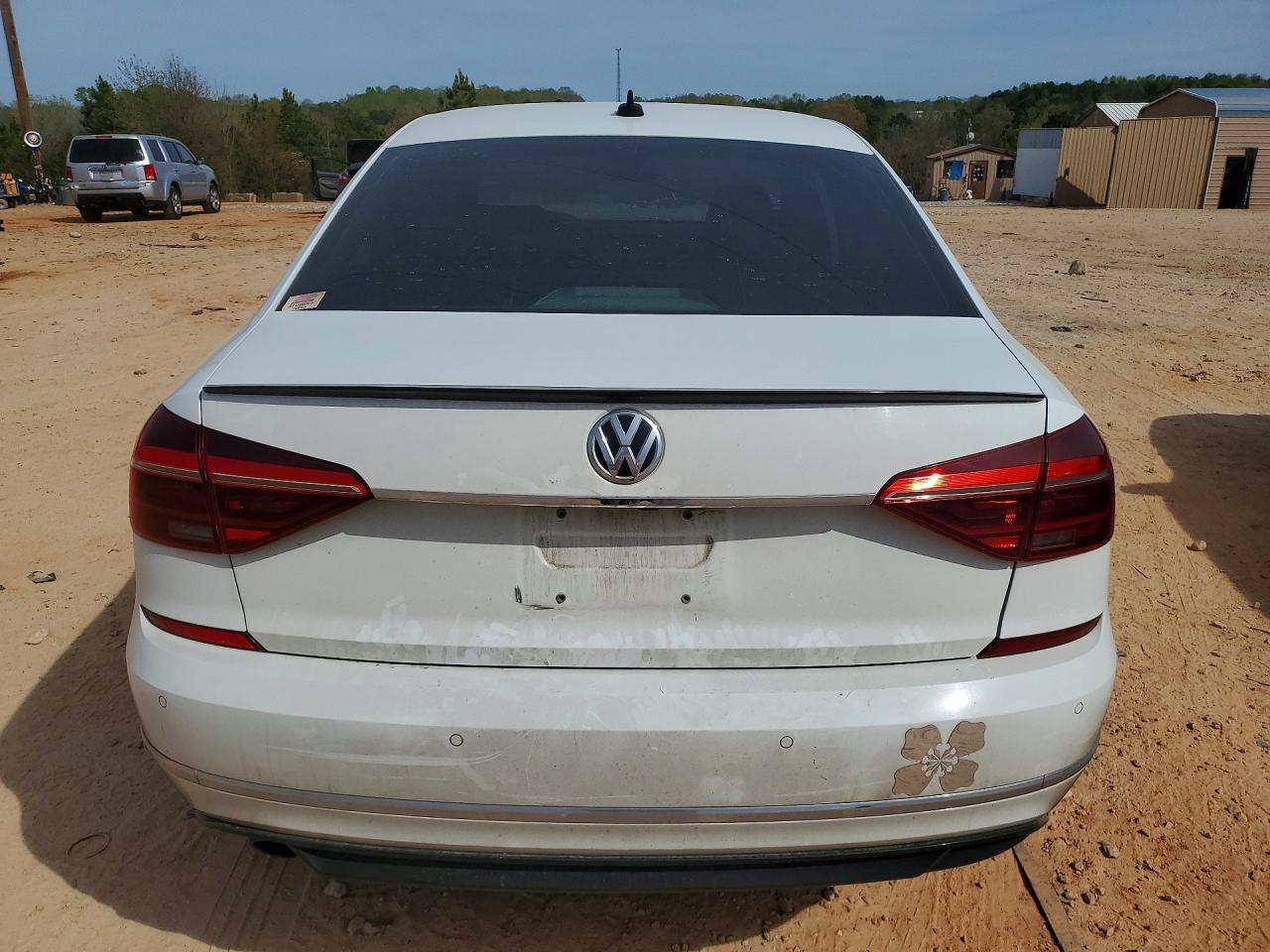 2019 VOLKSWAGEN PASSAT