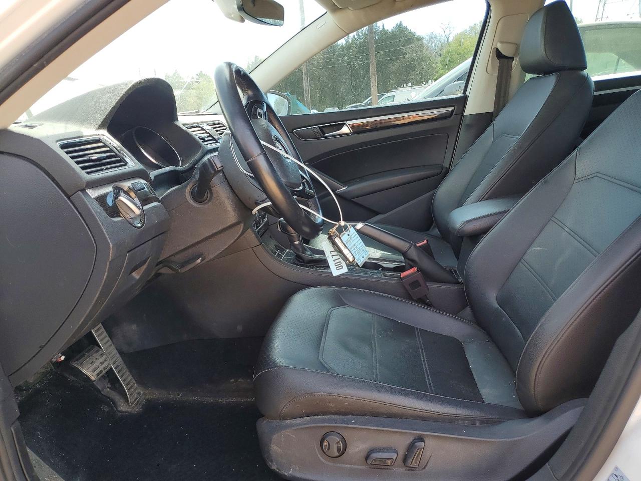 2019 VOLKSWAGEN PASSAT