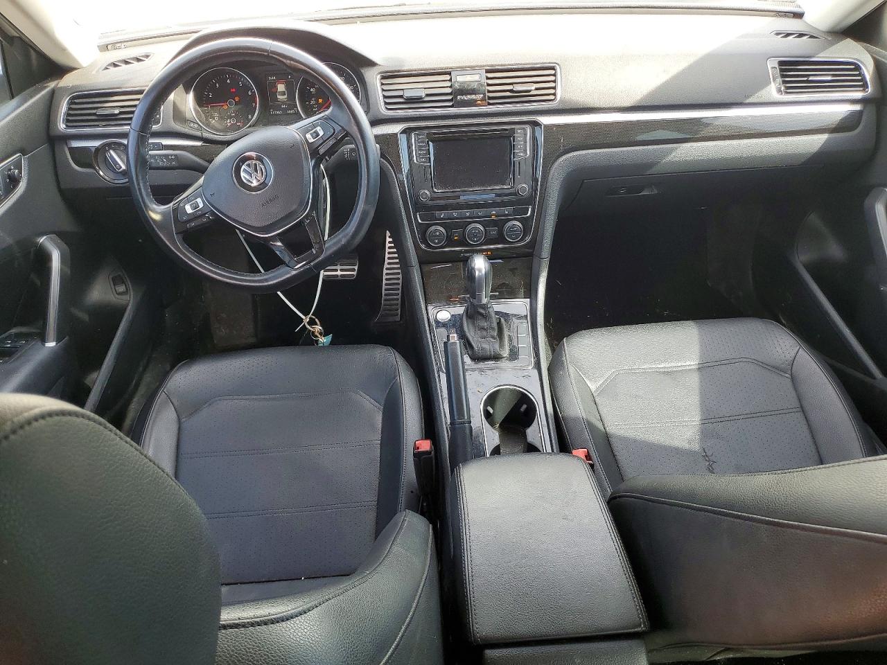 2019 VOLKSWAGEN PASSAT