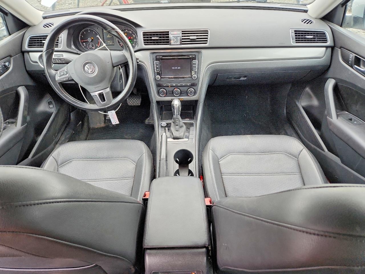 2015 VOLKSWAGEN PASSAT